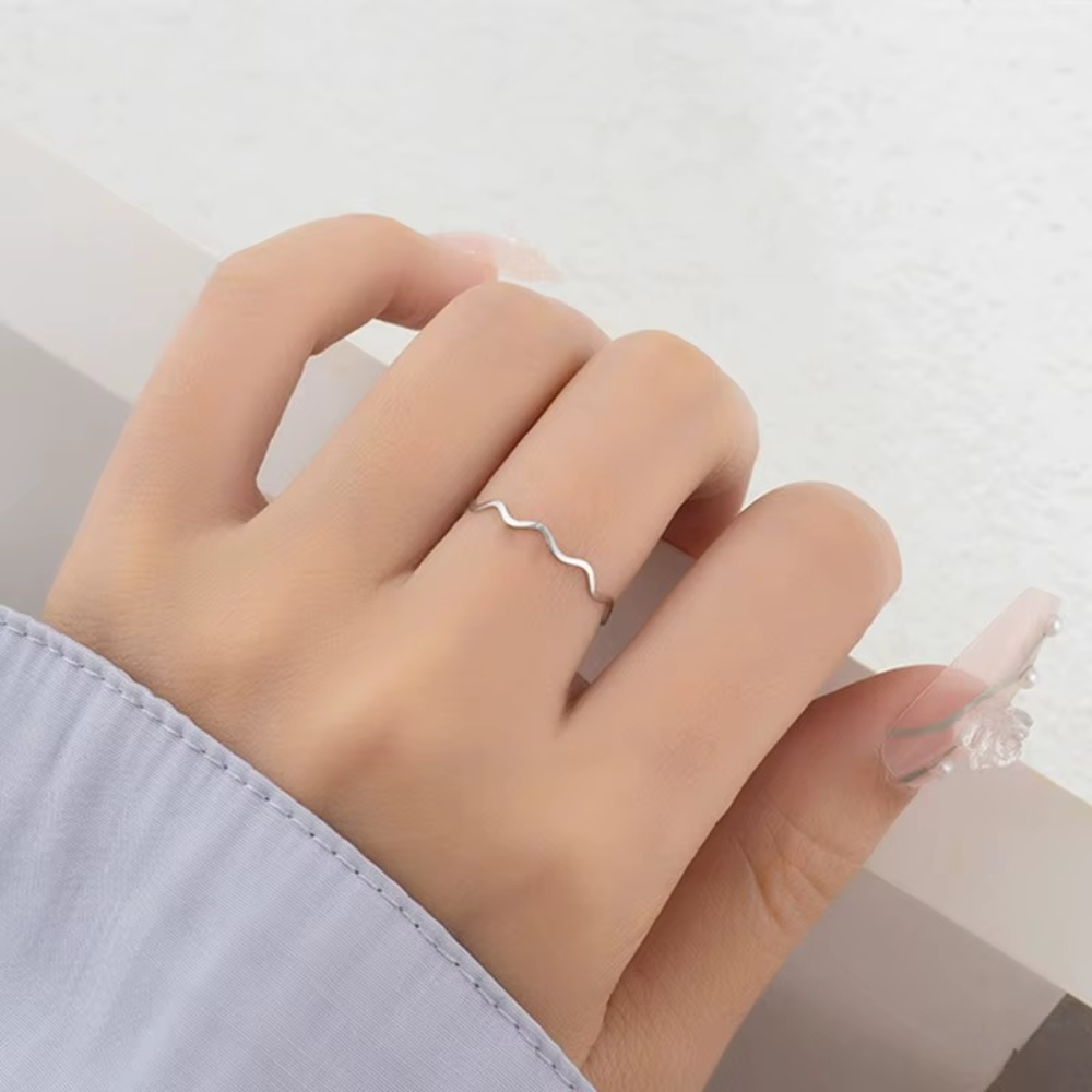 Alvea™ Anillo apilable Ripple