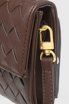 Alvea™ Melanie Clutch con Detalle de Nudo Dorado