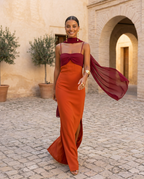 Zahara | Vestido en naranja con escote en rojo